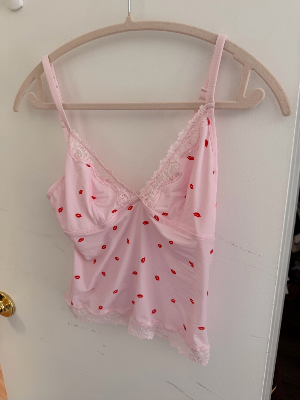 No Boundaries Pink Lace-Trim Camisole with Red Lip Print
